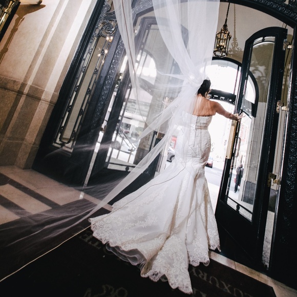 Bridal Gown - Enzoani Dakota Elegant Wedding Gown - Picture 4 of 16